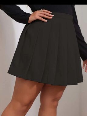 SHEIN Black Pleated Mini Skirt